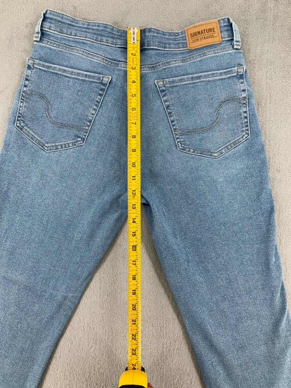 Signature Levi Strauss Boyfriend Jeans Women’s 10 W30 Light Wash